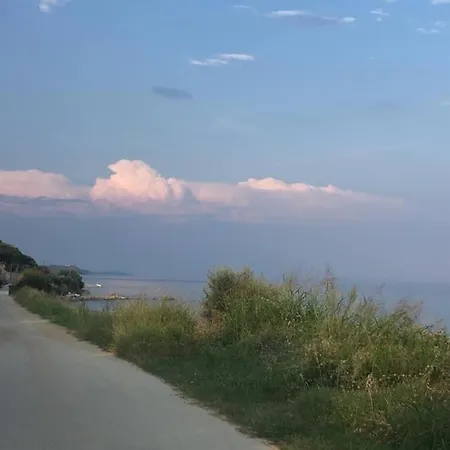 בית נופש Woody By The Sea Find Peace In Nature Loutra Elevtheron